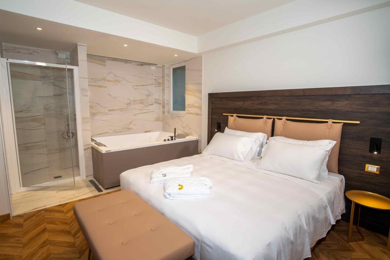 Jacuzzi Suite Home By Enjoy Garda Hotel Песк'єра-дель-Гарда Екстер'єр фото