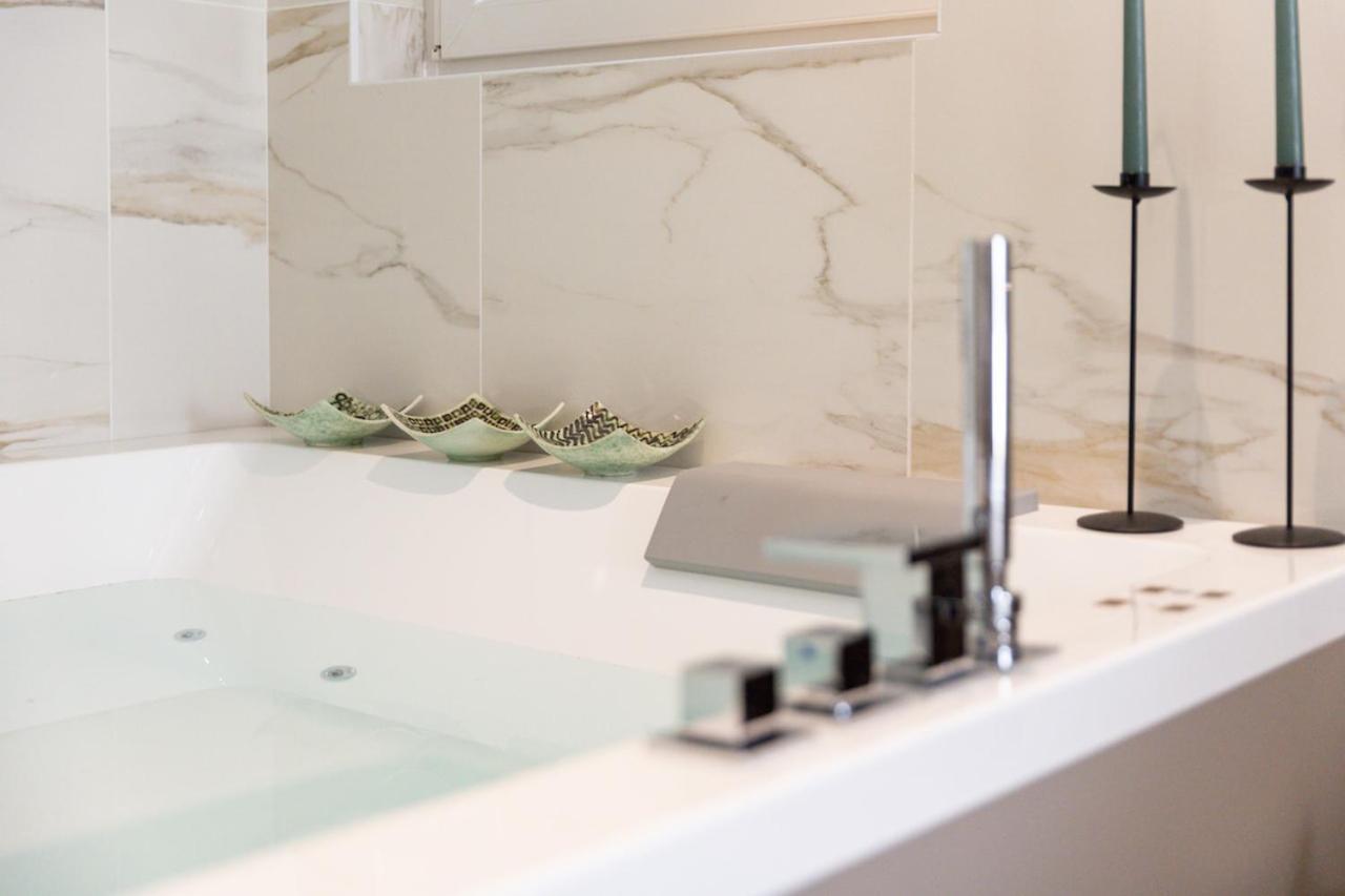 Jacuzzi Suite Home By Enjoy Garda Hotel Песк'єра-дель-Гарда Екстер'єр фото
